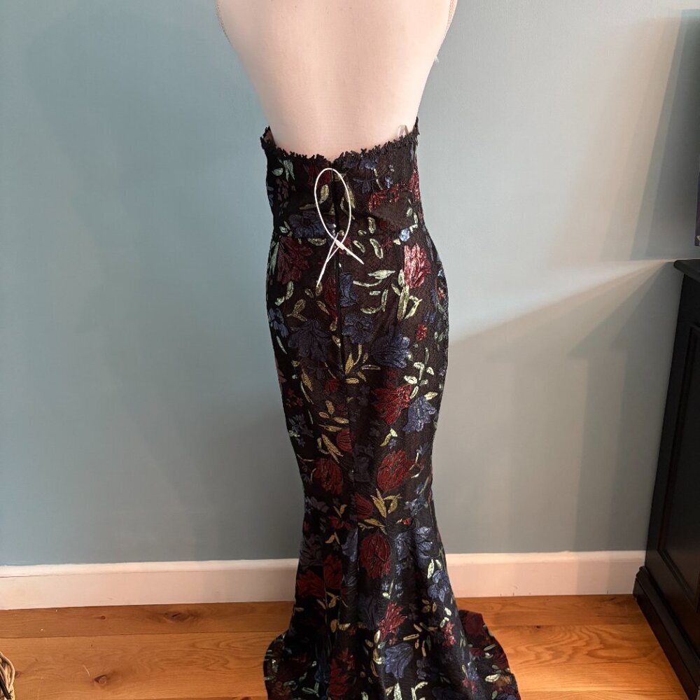 NWT Marchesa Notte Sleeveless Halter Embroidered & Sequin Gown. Size 16 - Picture 3 of 8